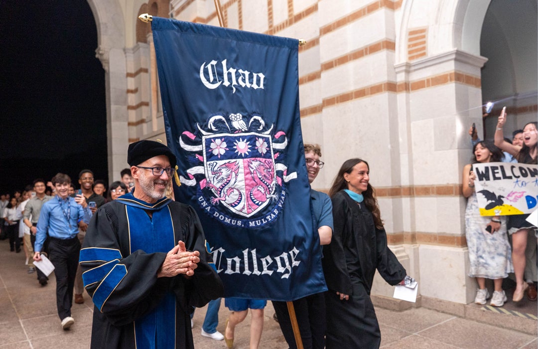 Chao banner and students walking through the Sallyport with cheering students holding Chao signs