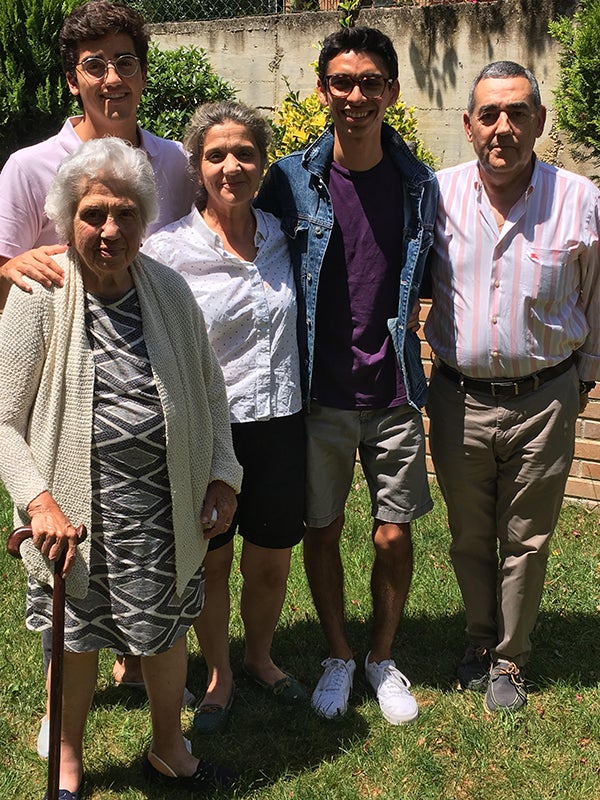 I spend time with my host family in their rose- and jasmine-rich garden on my last day in Multiva Alta and in Pamplona.