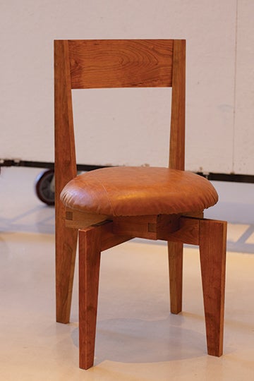 : A team led by graduate student Deandra Smith designed a chair with “x” bracings and a fabric seat for comfort. 