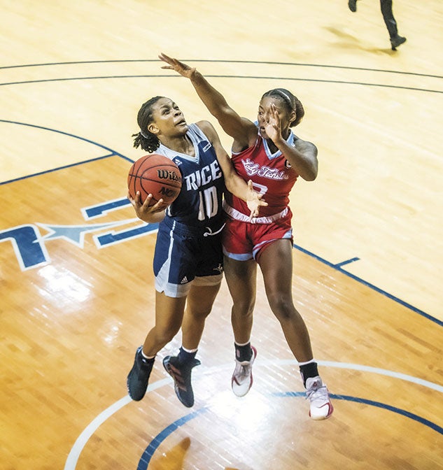 Guard Jasmine Smith ’22 goes up against a Lady Techster during a winning weekend series at Louisiana Tech in late February. Photo by Tommy LaVergne