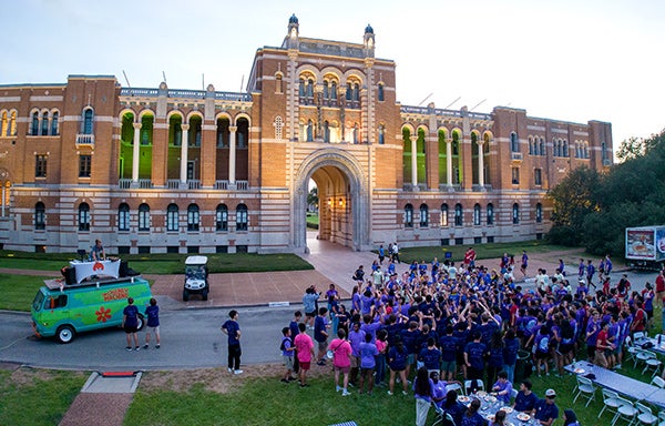New students enjoy the president's welcome barbecue in Founder's Court
