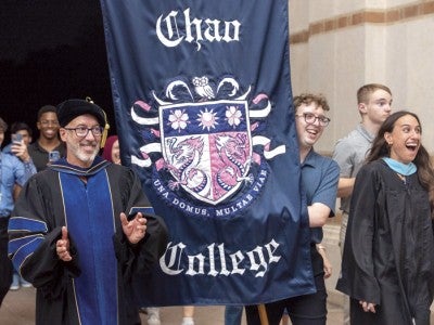 Chao banner and students walking through the Sallyport with cheering students holding Chao signs